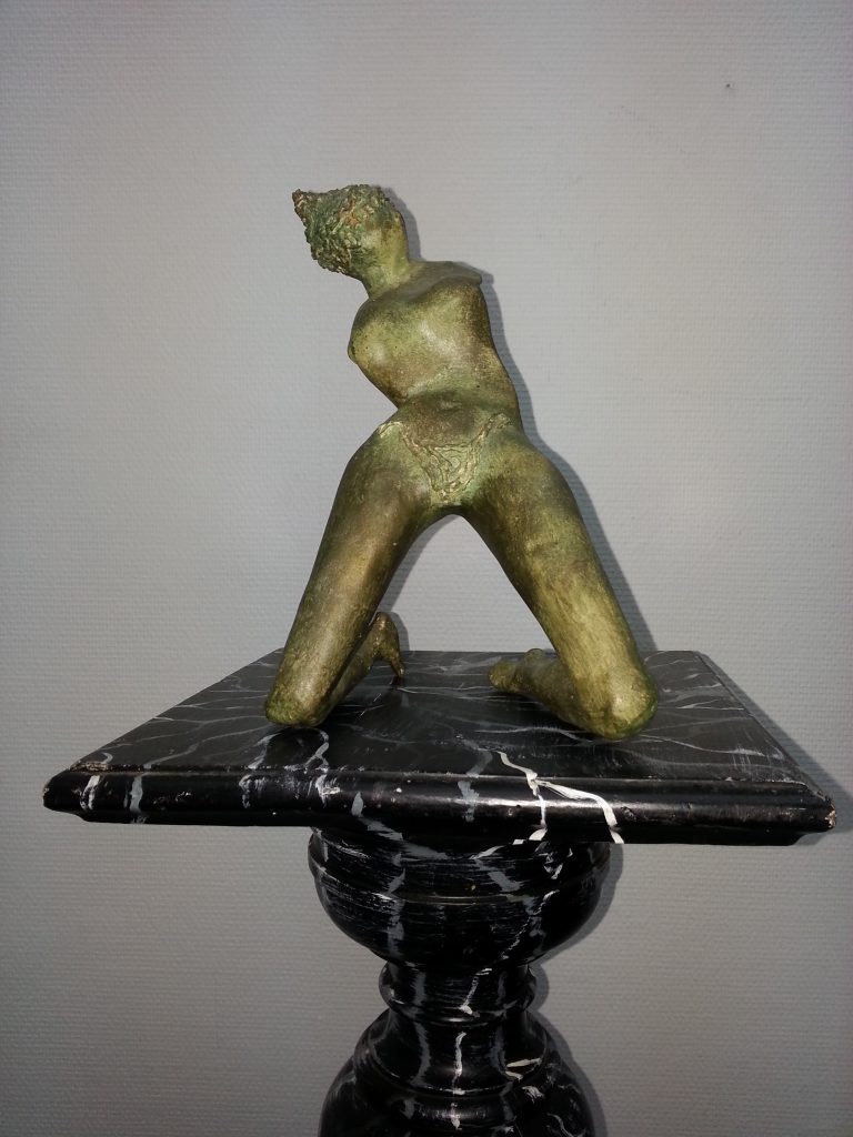 Dancer 25x17cm Papier-Maché Bronze-Pigments Project for bronze